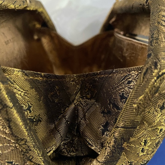 AUTHENTIC CHANEL Gold Brocade Evening Clutch w/ gold hardware shoulder strap - Picture 5 of 11